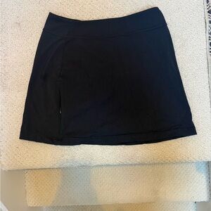 Athleta Black Mini Skirt - Sleek Active Style